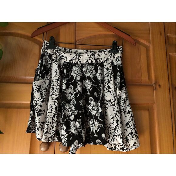 Free People Boho Shorts Size 4 Floral Print Side Zip Pockets Flowy - Picture 3 of 11